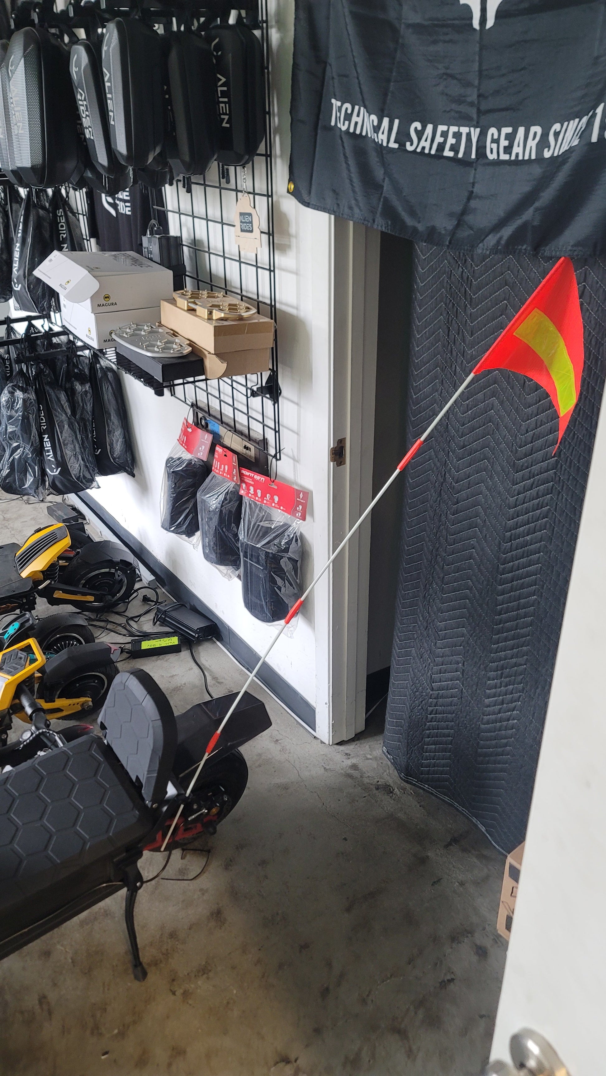 K6 Flag Mount and Expanding Pole
