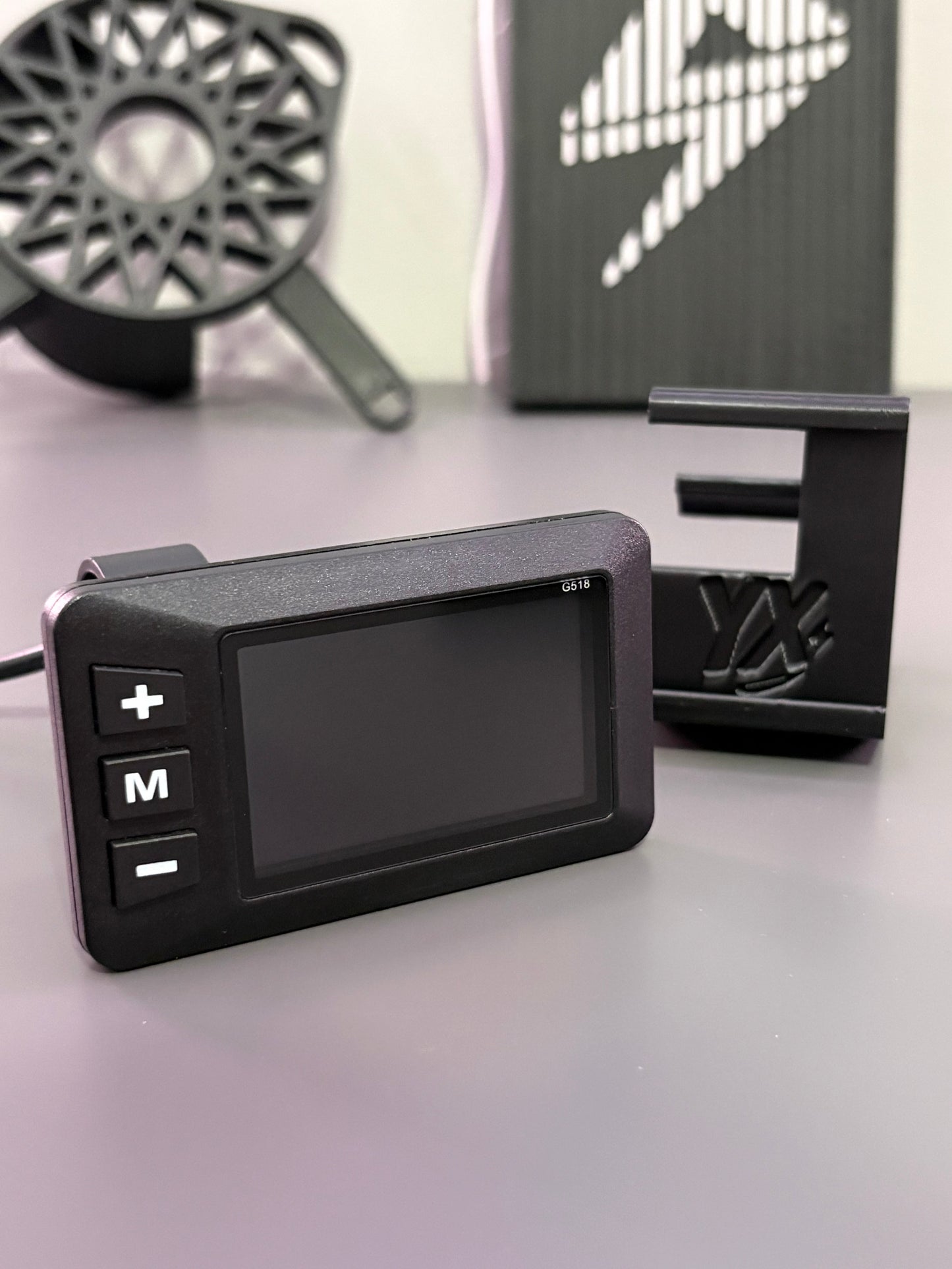 Yozma IN10 middle mount for screen