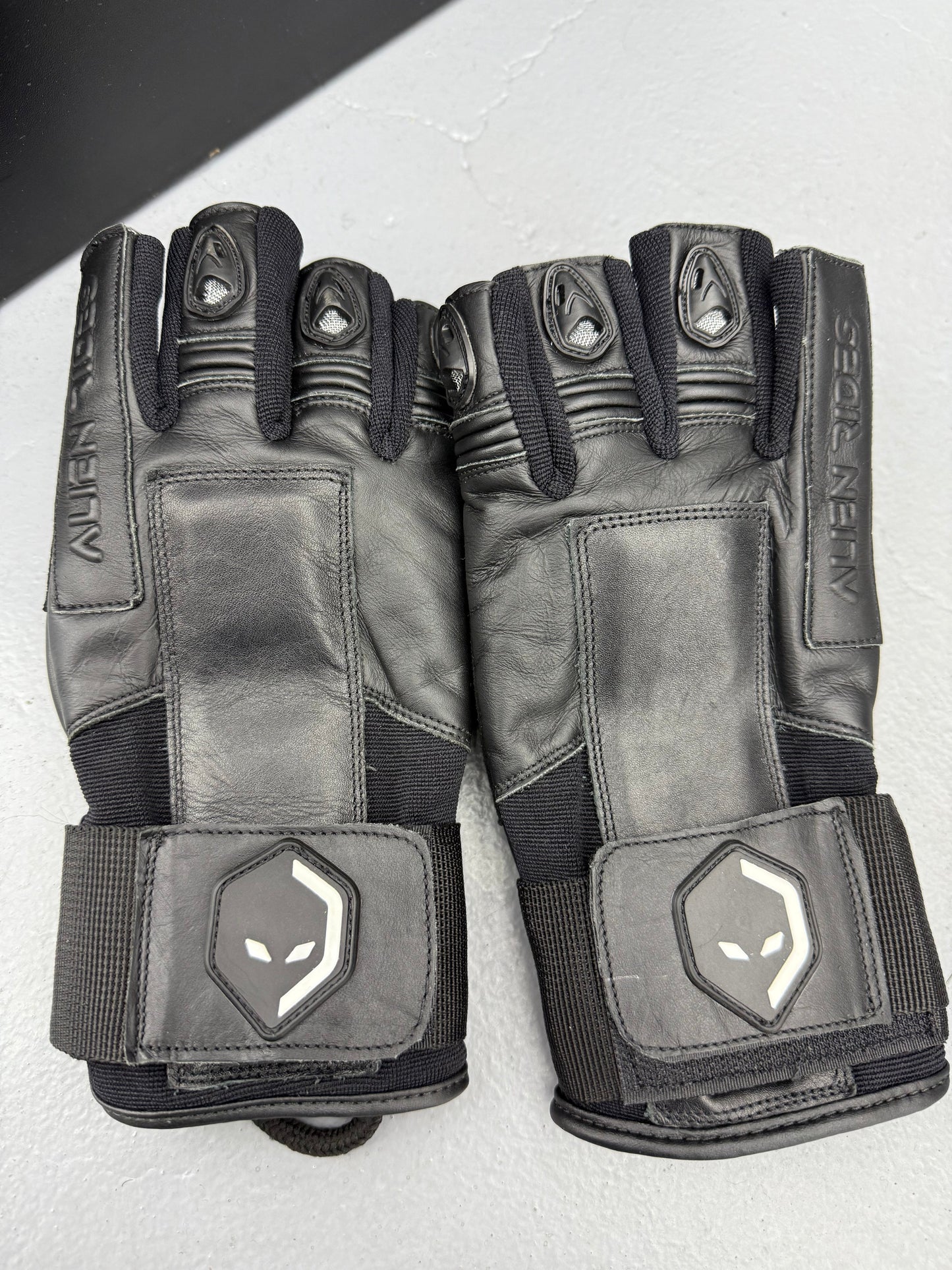 Alien Half Finger Gloves with Wrist Protector