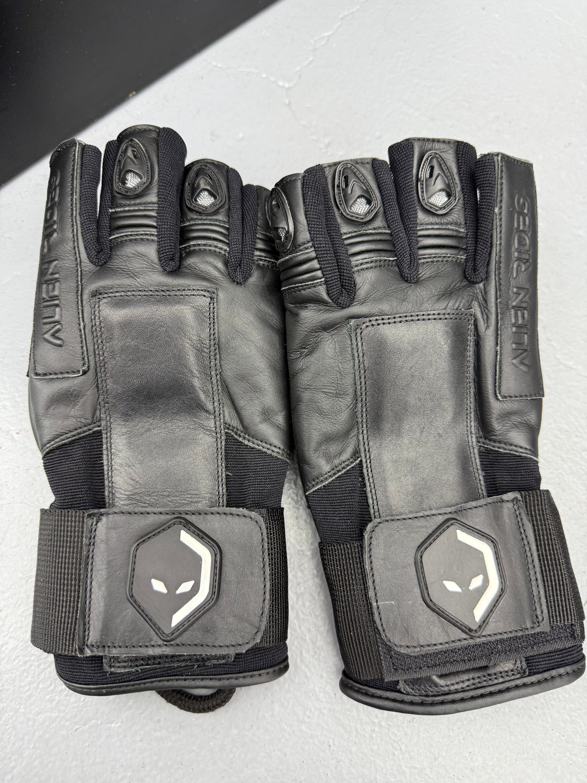 Alien Half Finger Gloves with Wrist Protector