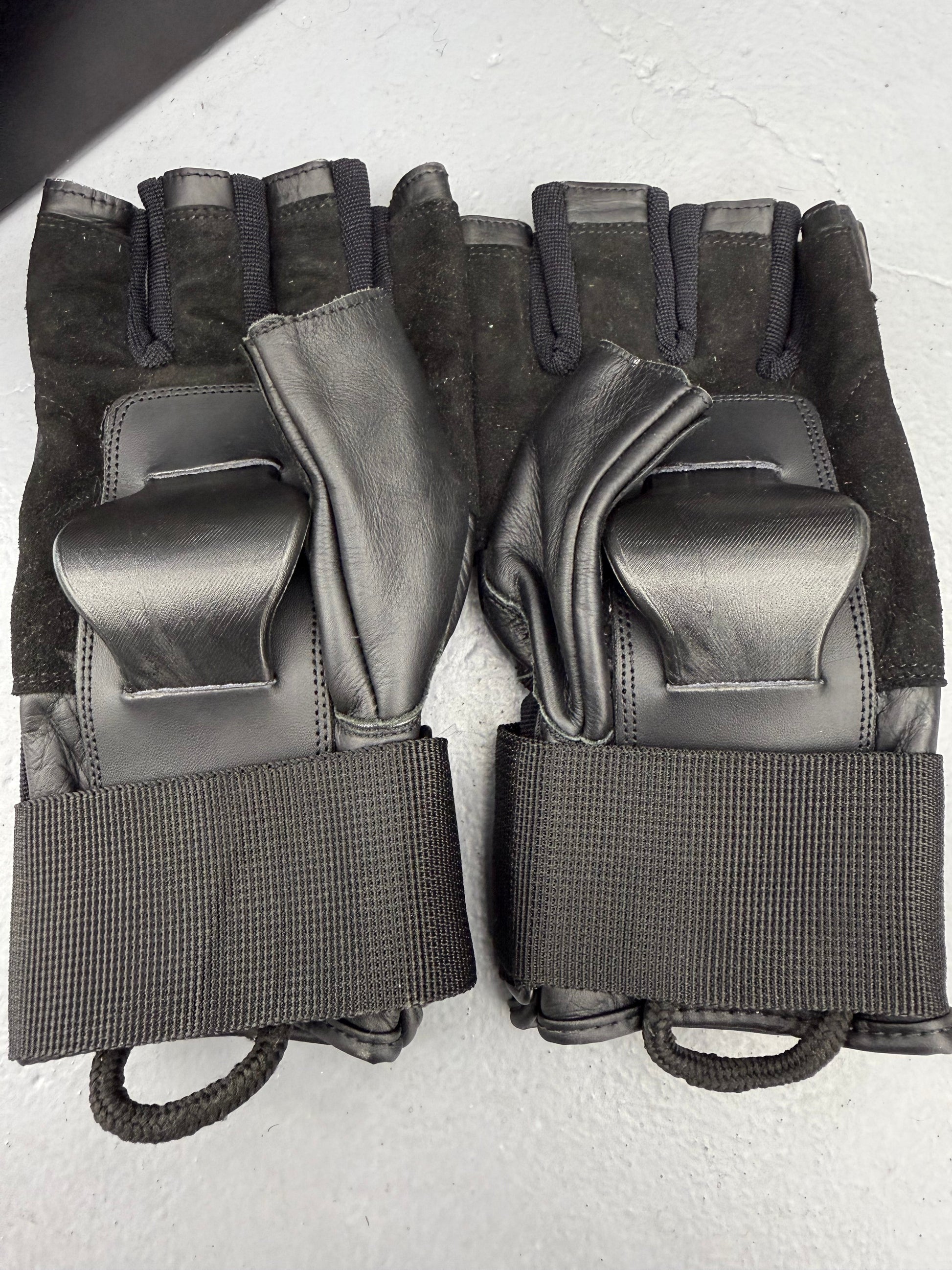 Alien Half Finger Gloves with Wrist Protector