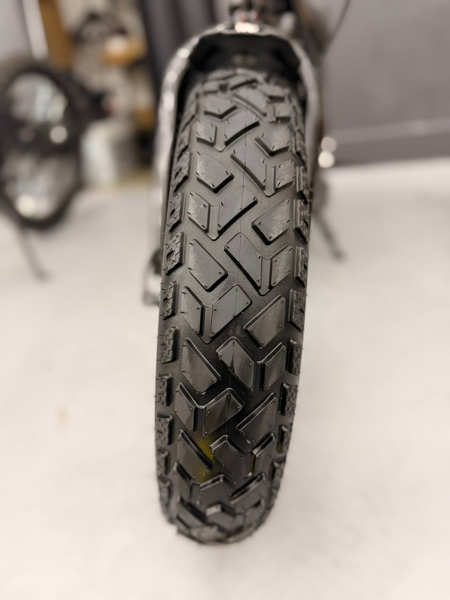 AR Atom Heavy Duty Hybrid Tire 16x4.0